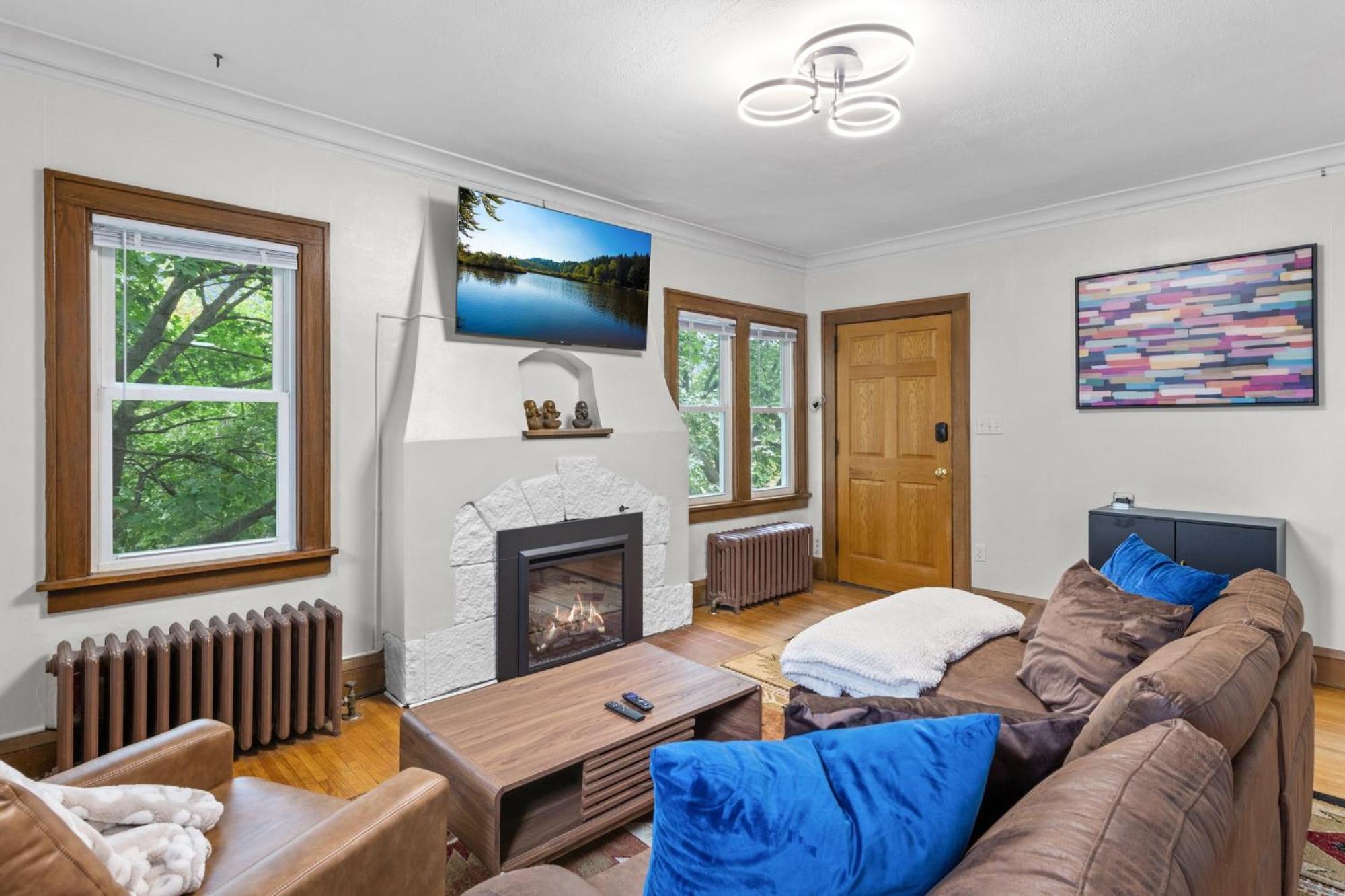 Dt, Garage, Bbq, Pet Friendly *